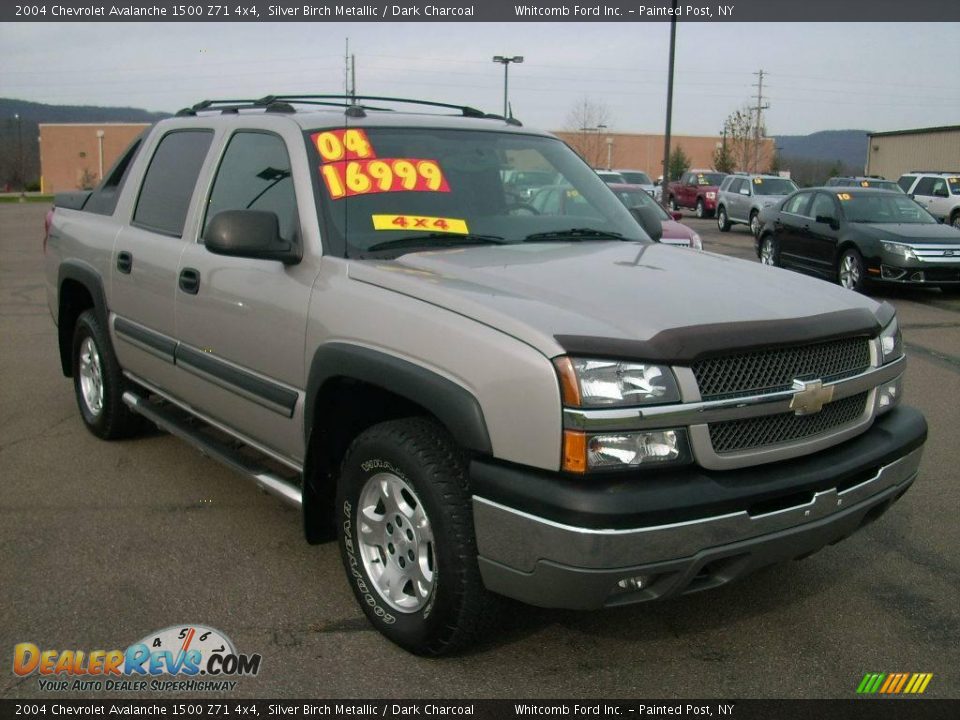2004 Chevrolet Avalanche 1500 Z71 4x4 Silver Birch Metallic / Dark Charcoal Photo #3