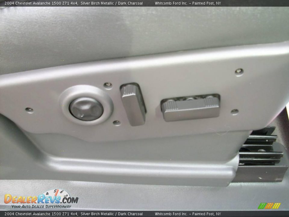 2004 Chevrolet Avalanche 1500 Z71 4x4 Silver Birch Metallic / Dark Charcoal Photo #7