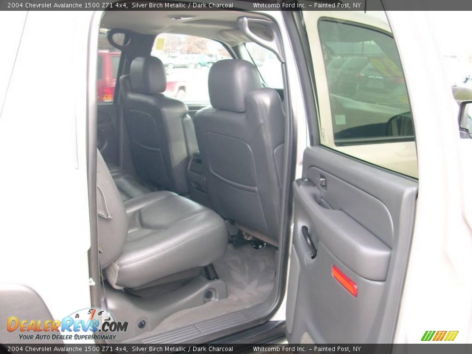 2004 Chevrolet Avalanche 1500 Z71 4x4 Silver Birch Metallic / Dark Charcoal Photo #9