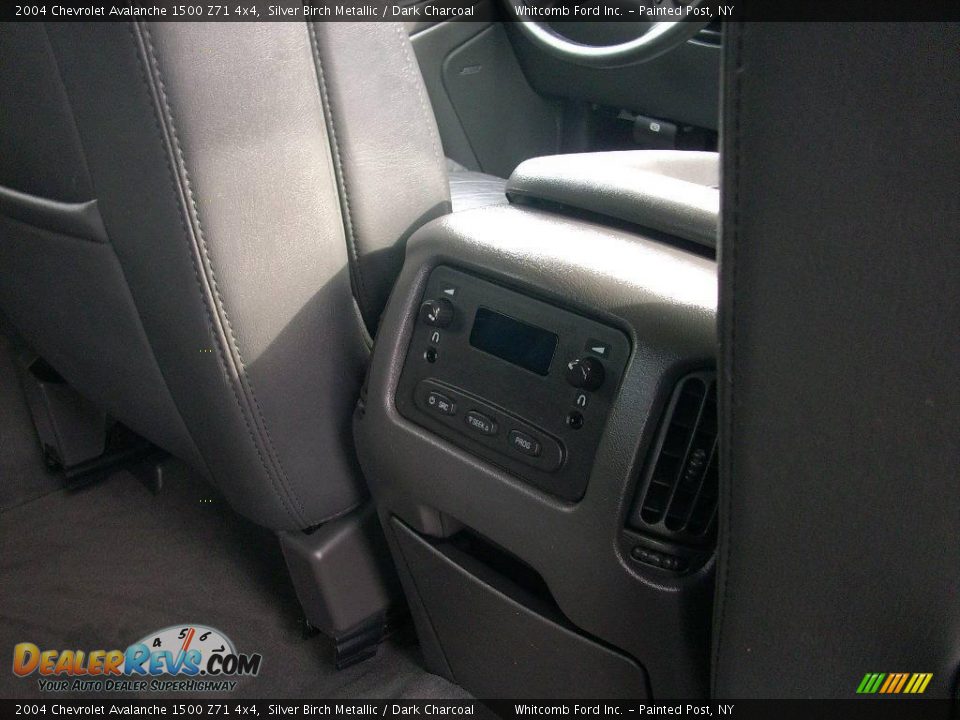 2004 Chevrolet Avalanche 1500 Z71 4x4 Silver Birch Metallic / Dark Charcoal Photo #10
