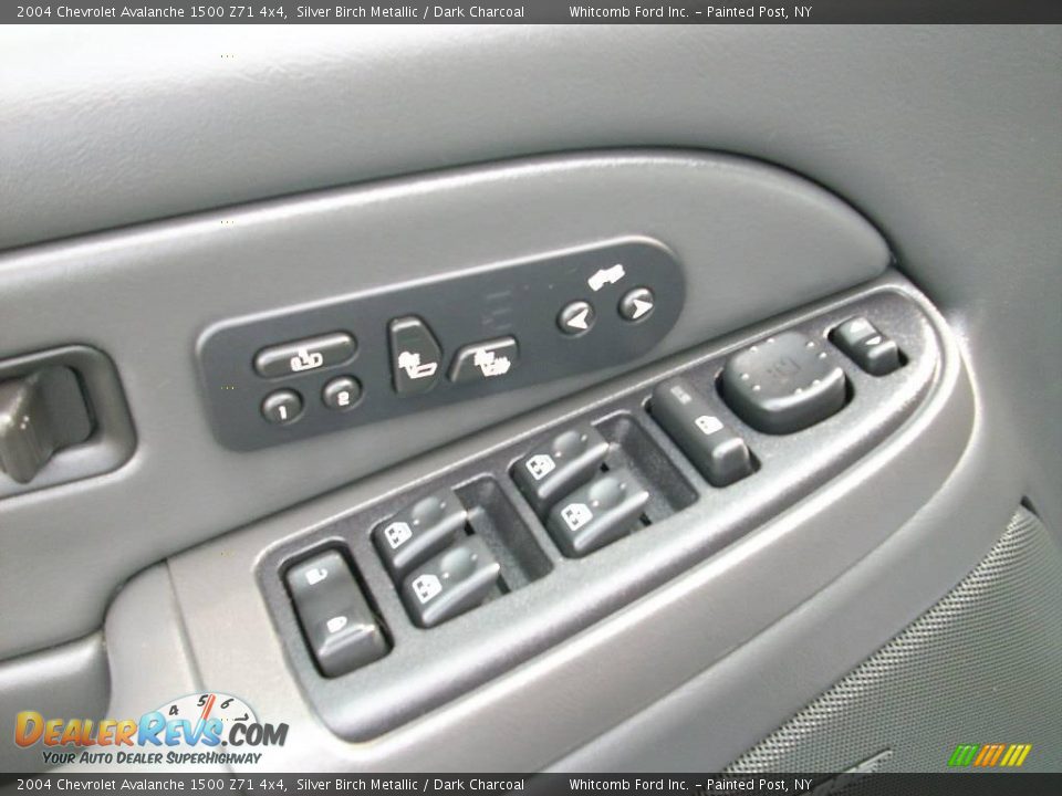 2004 Chevrolet Avalanche 1500 Z71 4x4 Silver Birch Metallic / Dark Charcoal Photo #19