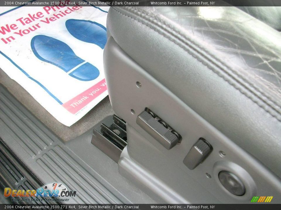 2004 Chevrolet Avalanche 1500 Z71 4x4 Silver Birch Metallic / Dark Charcoal Photo #20