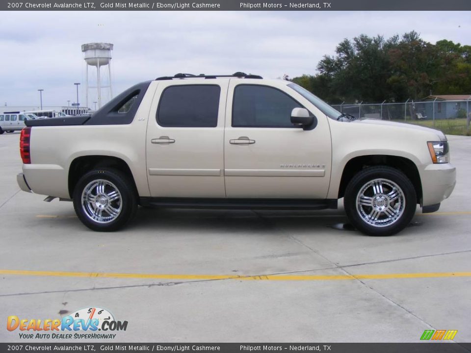 2007 Chevrolet Avalanche LTZ Gold Mist Metallic / Ebony/Light Cashmere Photo #2