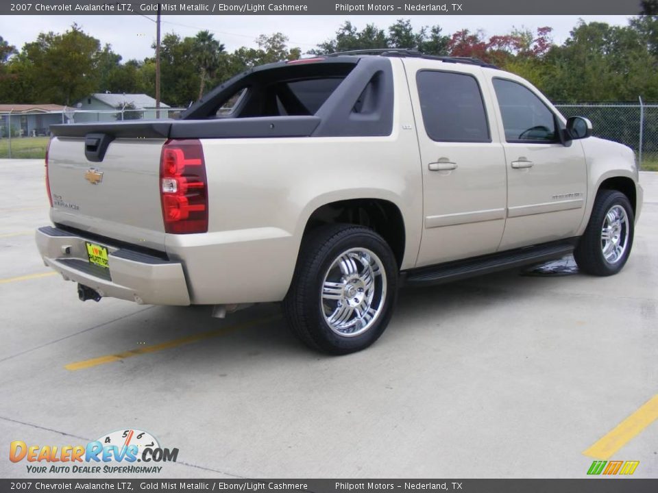 2007 Chevrolet Avalanche LTZ Gold Mist Metallic / Ebony/Light Cashmere Photo #3