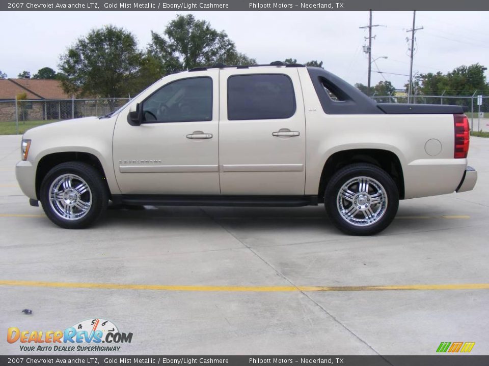2007 Chevrolet Avalanche LTZ Gold Mist Metallic / Ebony/Light Cashmere Photo #6