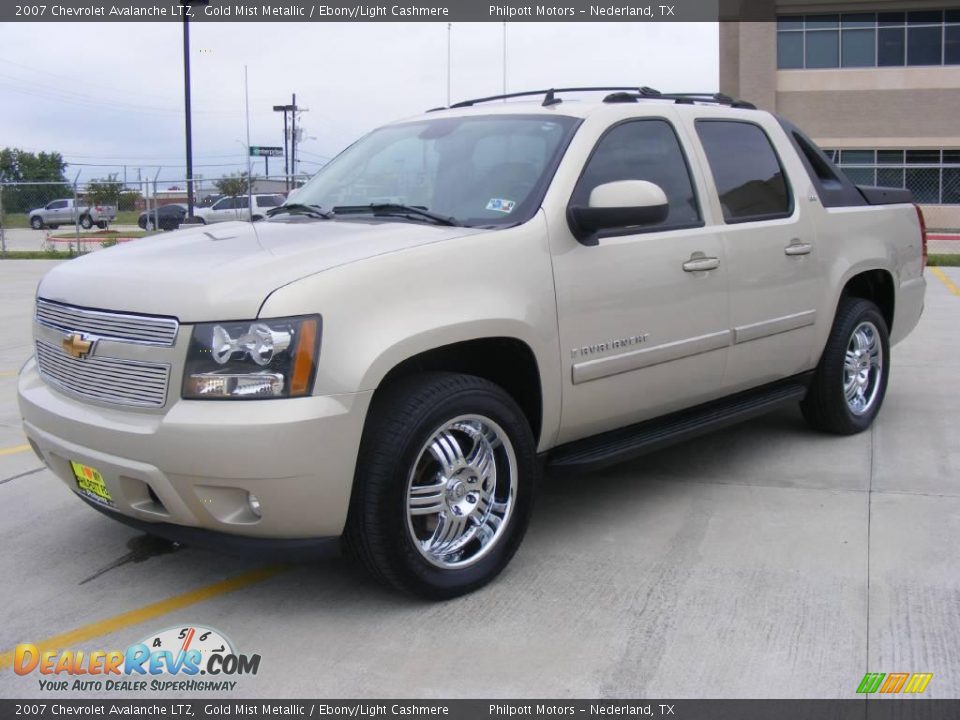 2007 Chevrolet Avalanche LTZ Gold Mist Metallic / Ebony/Light Cashmere Photo #7