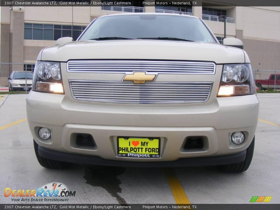 2007 Chevrolet Avalanche LTZ Gold Mist Metallic / Ebony/Light Cashmere Photo #9