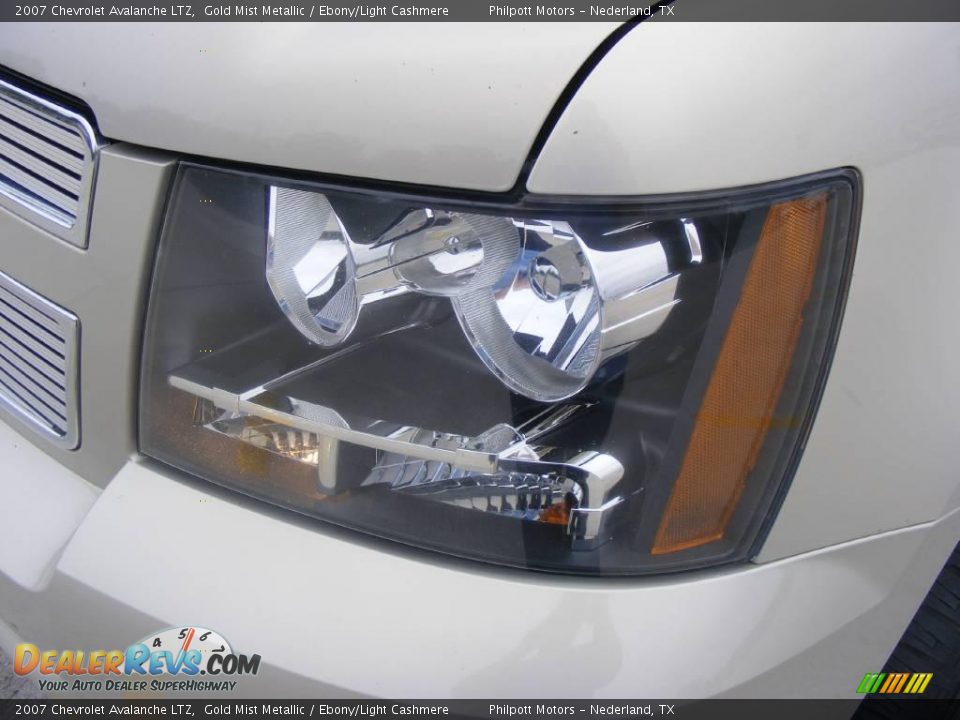 2007 Chevrolet Avalanche LTZ Gold Mist Metallic / Ebony/Light Cashmere Photo #10