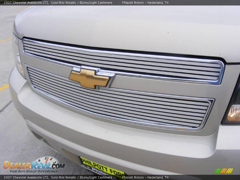 2007 Chevrolet Avalanche LTZ Gold Mist Metallic / Ebony/Light Cashmere Photo #11