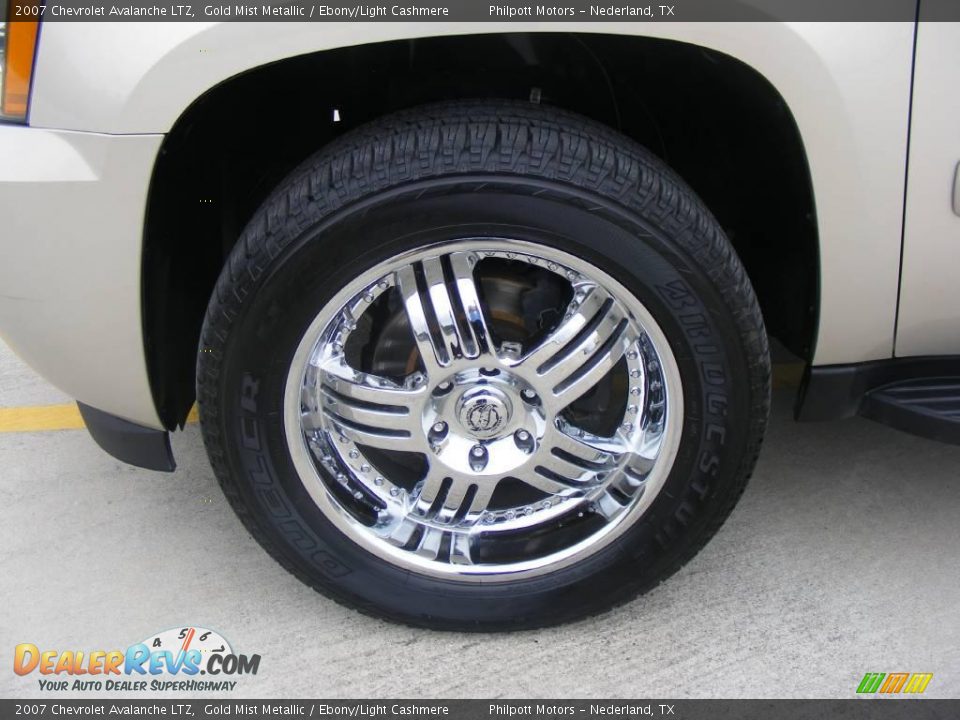 2007 Chevrolet Avalanche LTZ Gold Mist Metallic / Ebony/Light Cashmere Photo #12