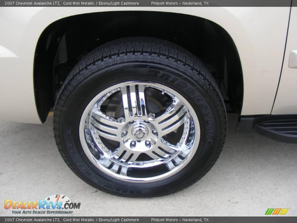 2007 Chevrolet Avalanche LTZ Gold Mist Metallic / Ebony/Light Cashmere Photo #15