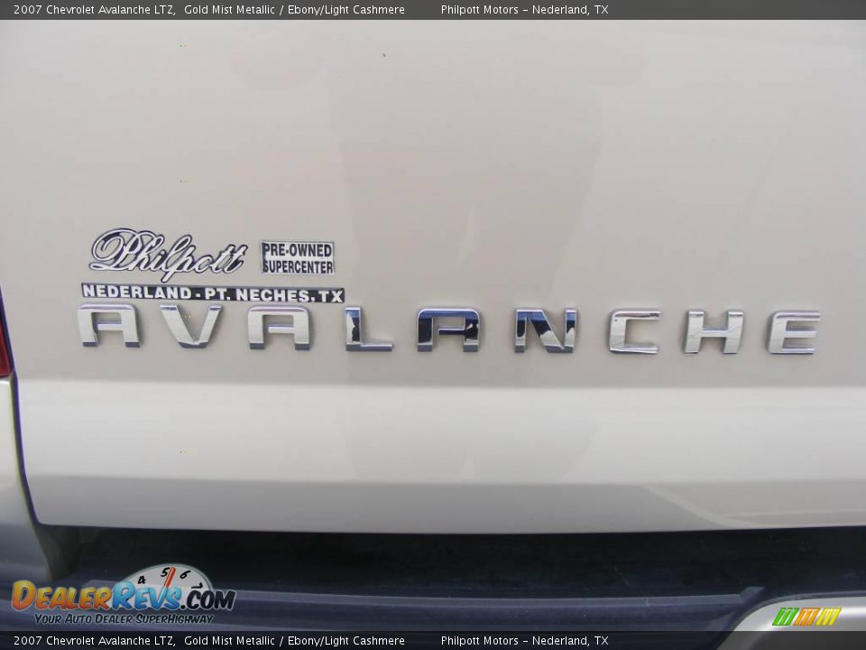 2007 Chevrolet Avalanche LTZ Gold Mist Metallic / Ebony/Light Cashmere Photo #18
