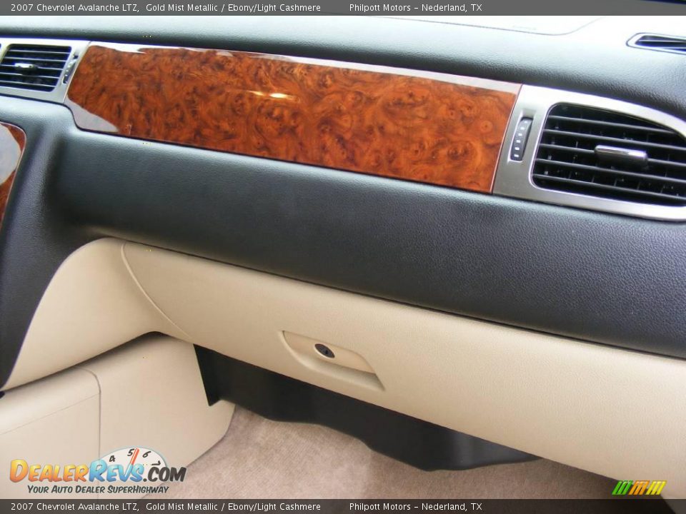 2007 Chevrolet Avalanche LTZ Gold Mist Metallic / Ebony/Light Cashmere Photo #20