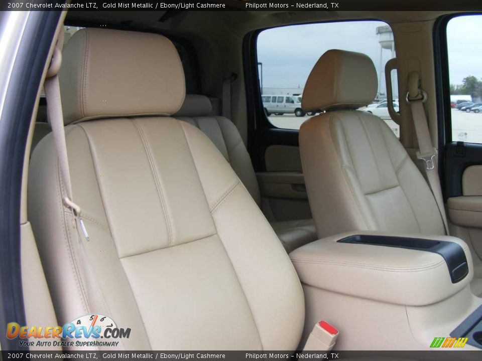 2007 Chevrolet Avalanche LTZ Gold Mist Metallic / Ebony/Light Cashmere Photo #21