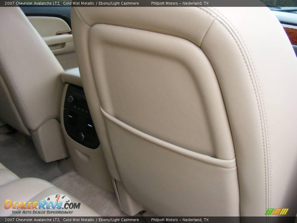 2007 Chevrolet Avalanche LTZ Gold Mist Metallic / Ebony/Light Cashmere Photo #23