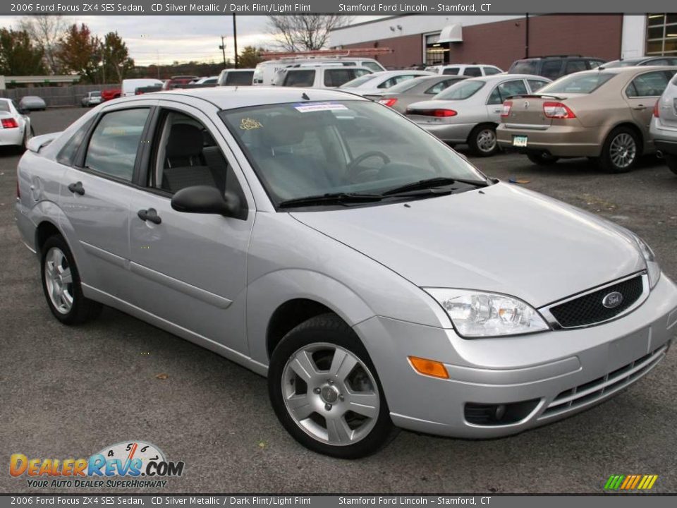 2006 Ford Focus ZX4 SES Sedan CD Silver Metallic / Dark Flint/Light Flint Photo #3