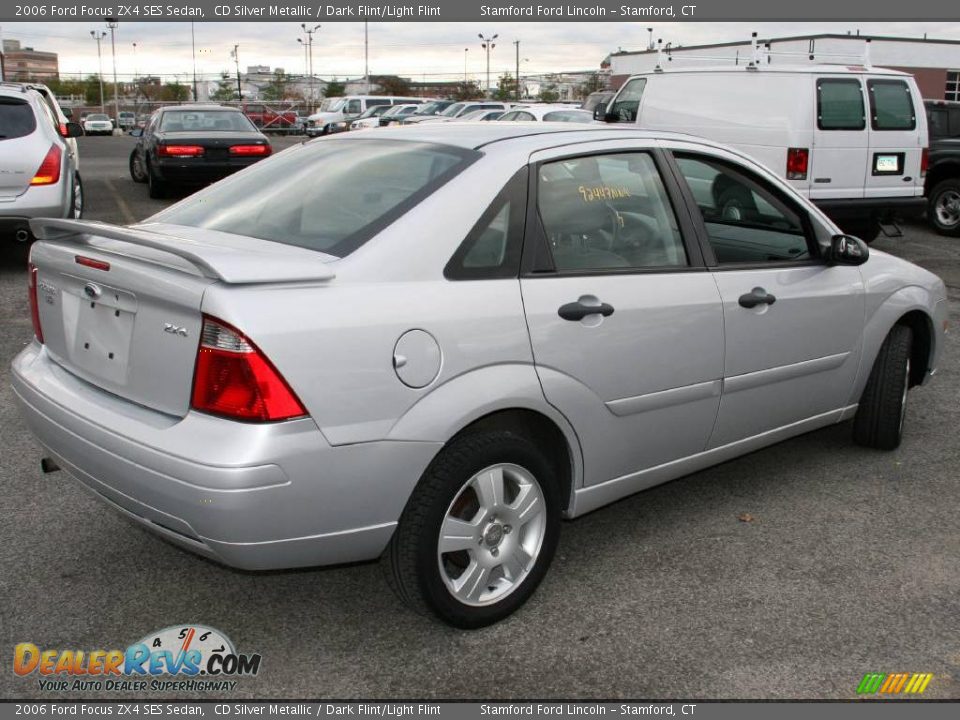 2006 Ford Focus ZX4 SES Sedan CD Silver Metallic / Dark Flint/Light Flint Photo #5