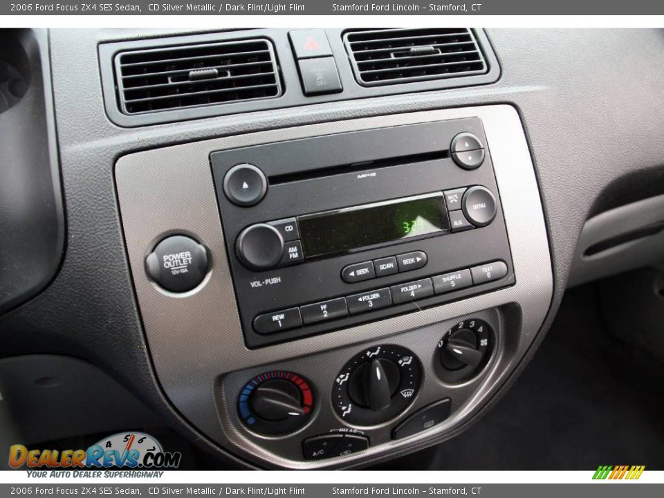 2006 Ford Focus ZX4 SES Sedan CD Silver Metallic / Dark Flint/Light Flint Photo #7