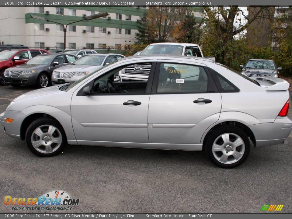 2006 Ford Focus ZX4 SES Sedan CD Silver Metallic / Dark Flint/Light Flint Photo #9