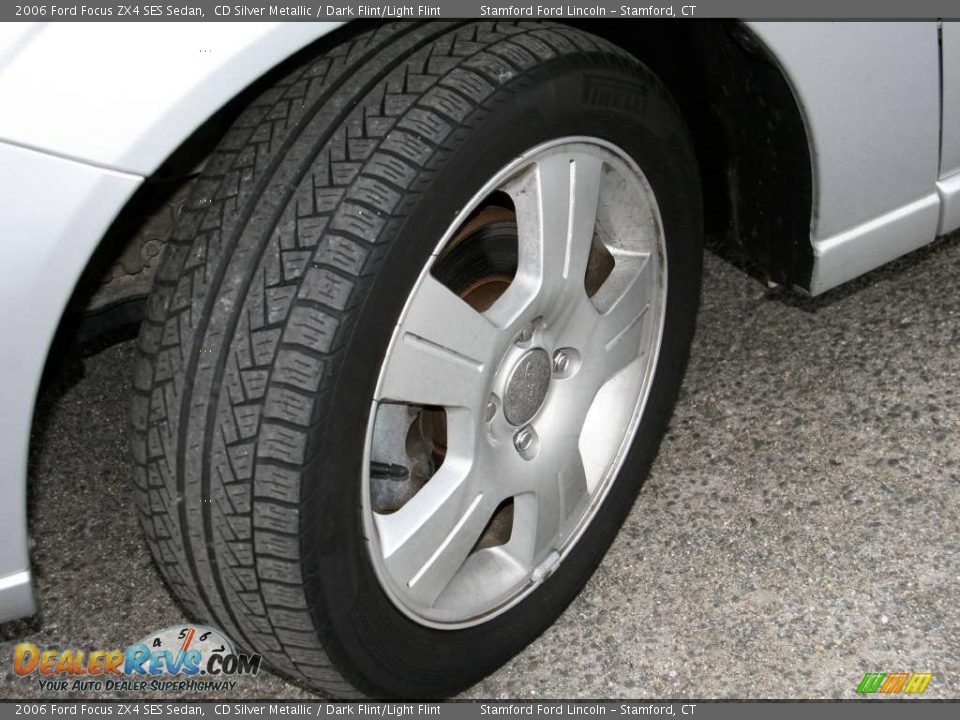 2006 Ford Focus ZX4 SES Sedan CD Silver Metallic / Dark Flint/Light Flint Photo #10