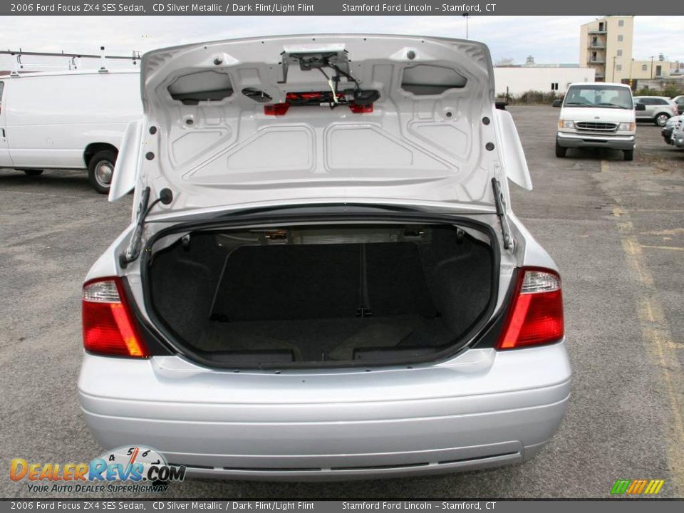 2006 Ford Focus ZX4 SES Sedan CD Silver Metallic / Dark Flint/Light Flint Photo #11