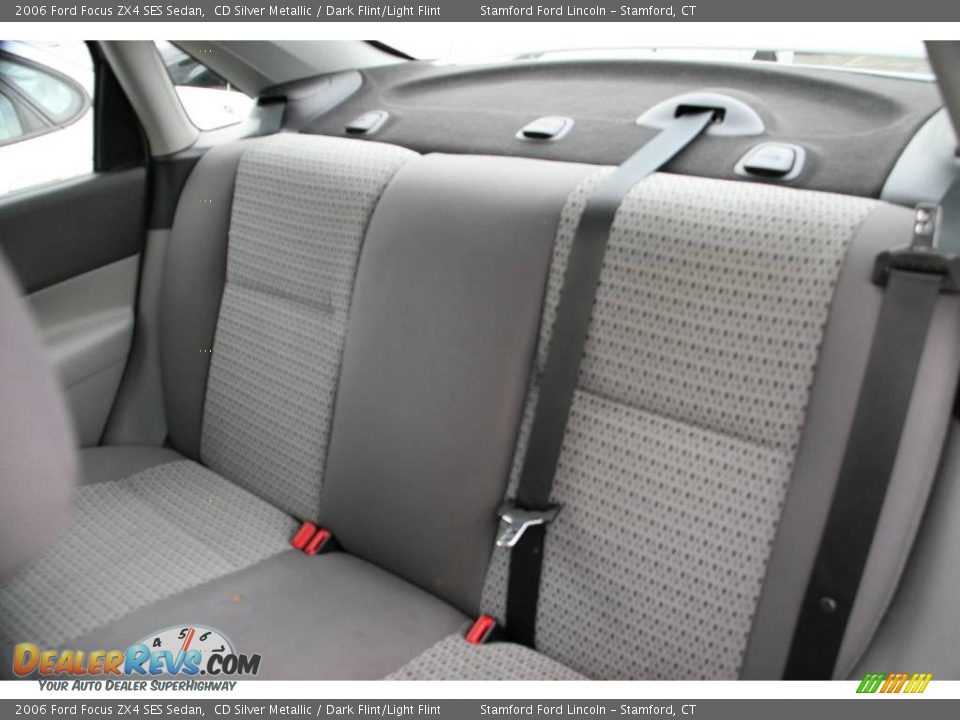 2006 Ford Focus ZX4 SES Sedan CD Silver Metallic / Dark Flint/Light Flint Photo #13