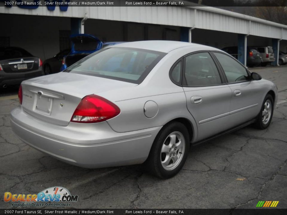 2007 Ford Taurus SE Silver Frost Metallic / Medium/Dark Flint Photo #2