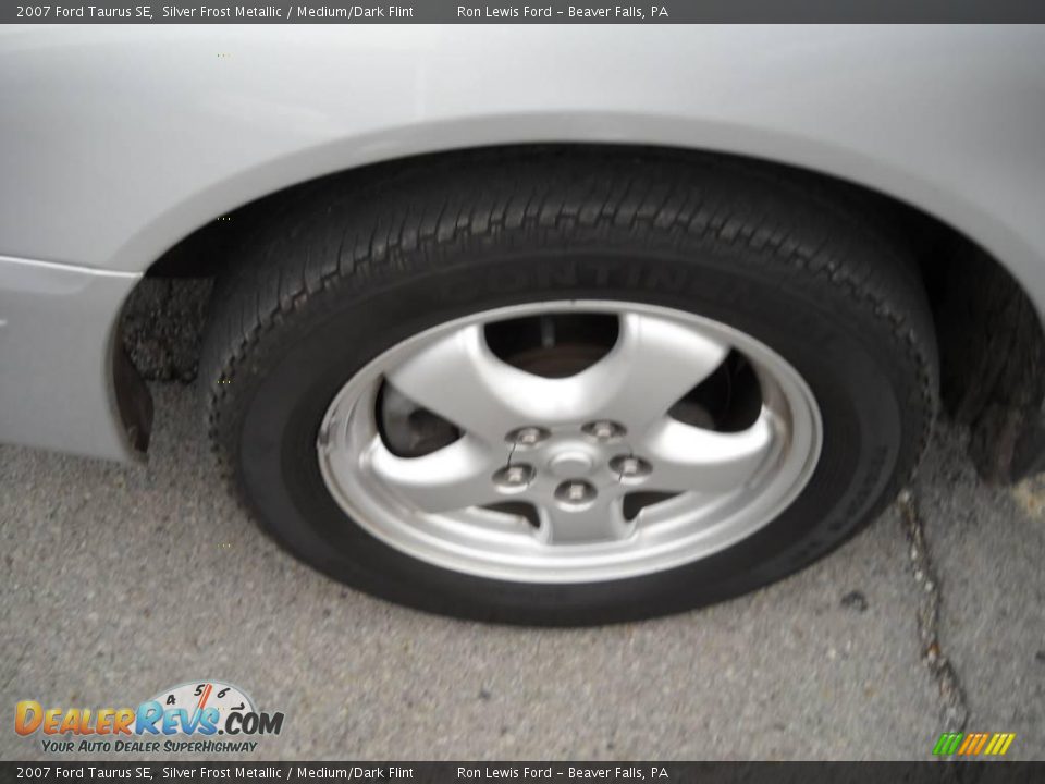 2007 Ford Taurus SE Silver Frost Metallic / Medium/Dark Flint Photo #16