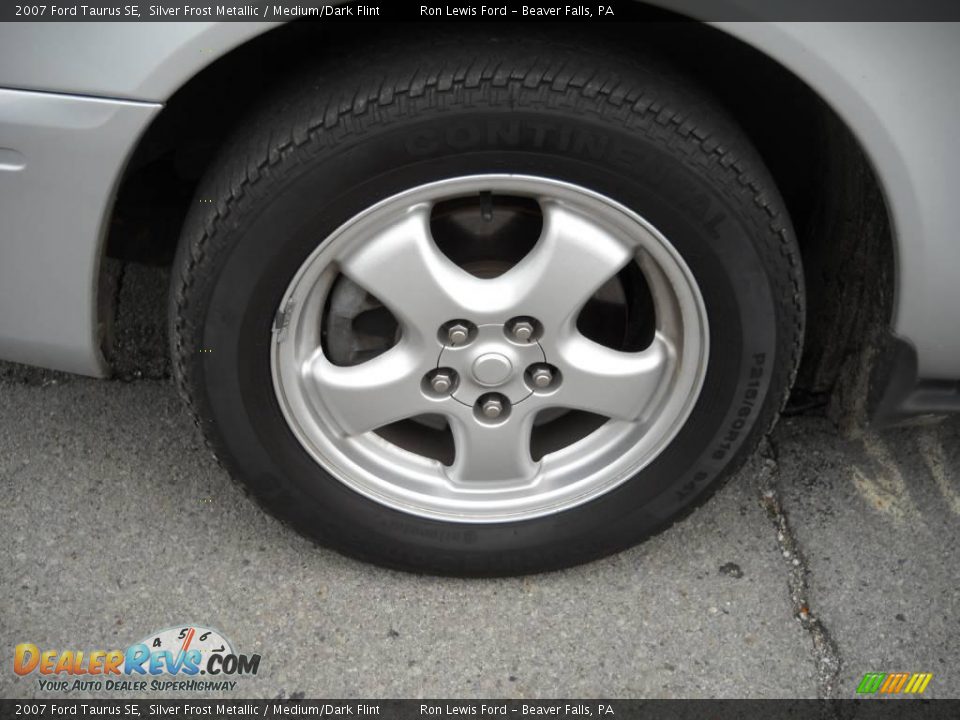 2007 Ford Taurus SE Silver Frost Metallic / Medium/Dark Flint Photo #17