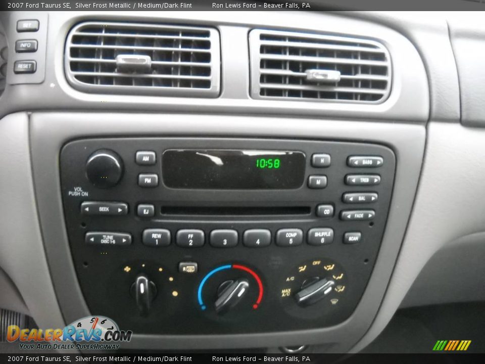 2007 Ford Taurus SE Silver Frost Metallic / Medium/Dark Flint Photo #22