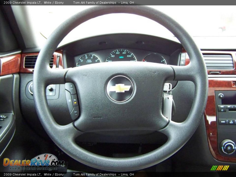 2009 Chevrolet Impala LT White / Ebony Photo #17
