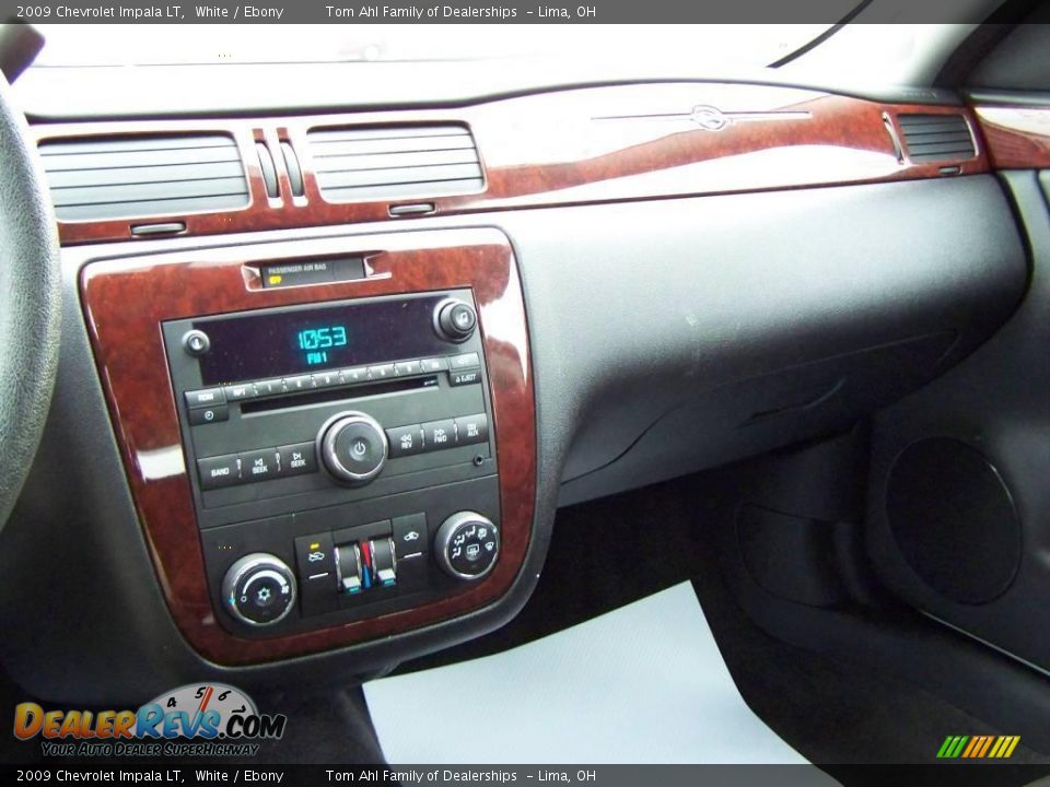 2009 Chevrolet Impala LT White / Ebony Photo #17