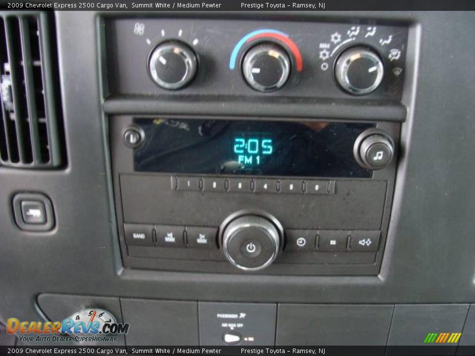 2009 Chevrolet Express 2500 Cargo Van Summit White / Medium Pewter Photo #11