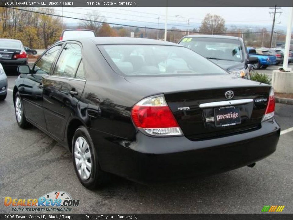 2006 Toyota Camry LE Black / Taupe Photo #4