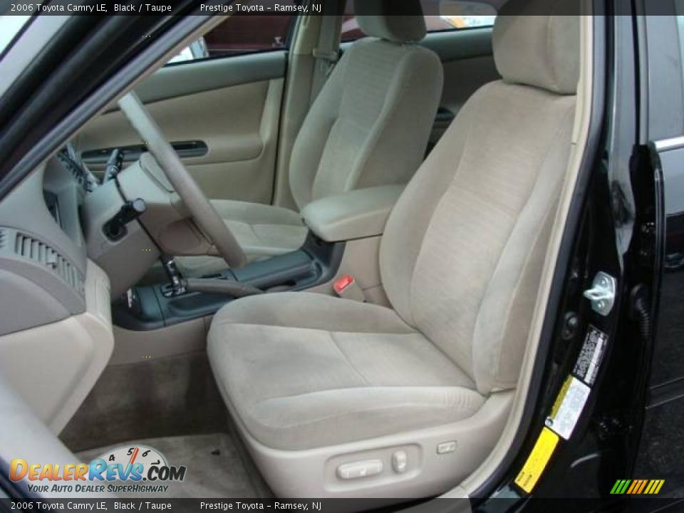 2006 Toyota Camry LE Black / Taupe Photo #8