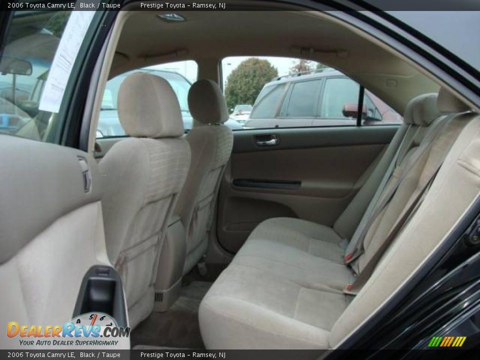 2006 Toyota Camry LE Black / Taupe Photo #13