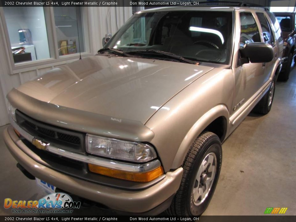 2002 Chevrolet Blazer LS 4x4 Light Pewter Metallic / Graphite Photo #2