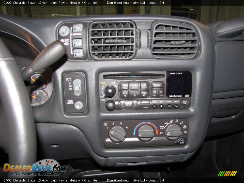 2002 Chevrolet Blazer LS 4x4 Light Pewter Metallic / Graphite Photo #6