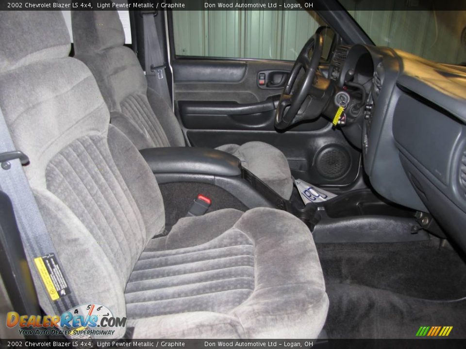 2002 Chevrolet Blazer LS 4x4 Light Pewter Metallic / Graphite Photo #10
