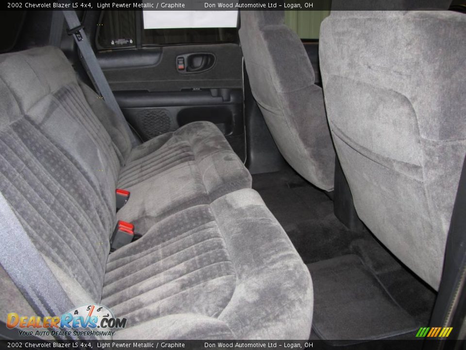 2002 Chevrolet Blazer LS 4x4 Light Pewter Metallic / Graphite Photo #11