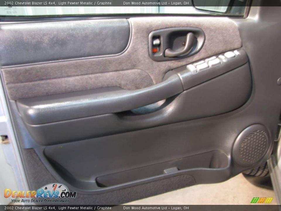 2002 Chevrolet Blazer LS 4x4 Light Pewter Metallic / Graphite Photo #13
