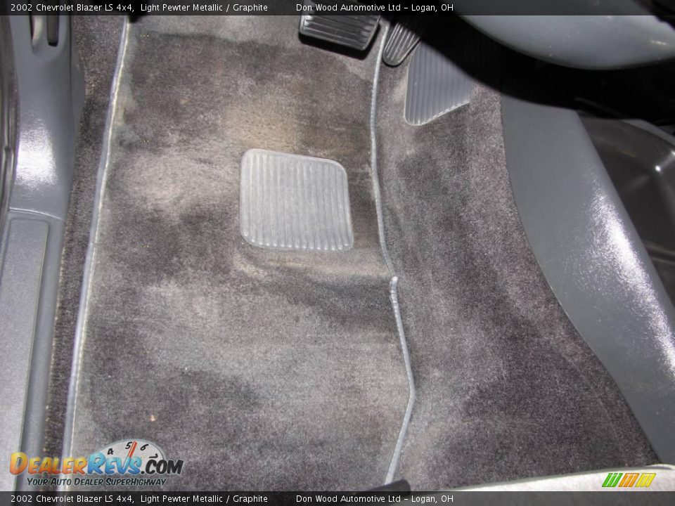 2002 Chevrolet Blazer LS 4x4 Light Pewter Metallic / Graphite Photo #16