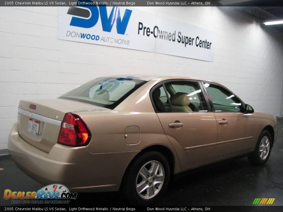 2005 Chevrolet Malibu LS V6 Sedan Light Driftwood Metallic / Neutral Beige Photo #4