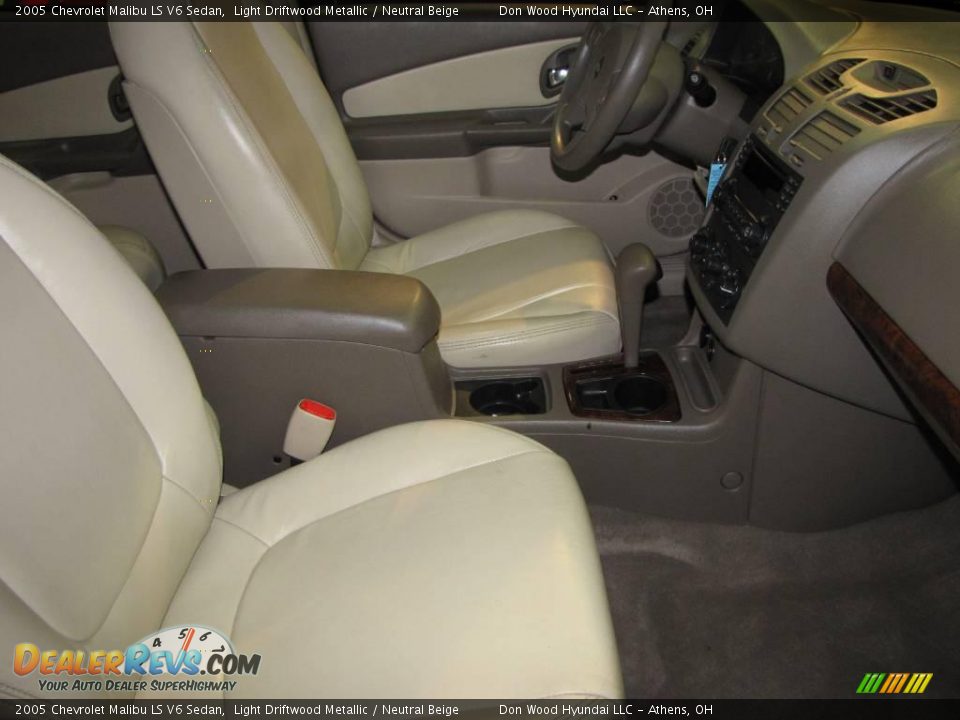 2005 Chevrolet Malibu LS V6 Sedan Light Driftwood Metallic / Neutral Beige Photo #10