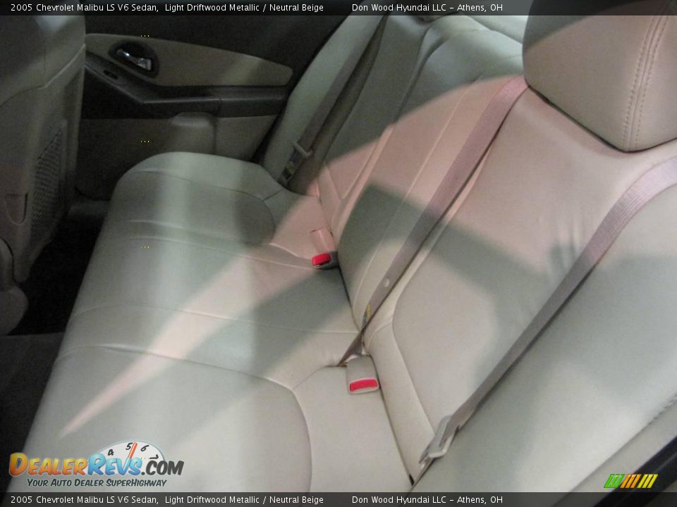 2005 Chevrolet Malibu LS V6 Sedan Light Driftwood Metallic / Neutral Beige Photo #11