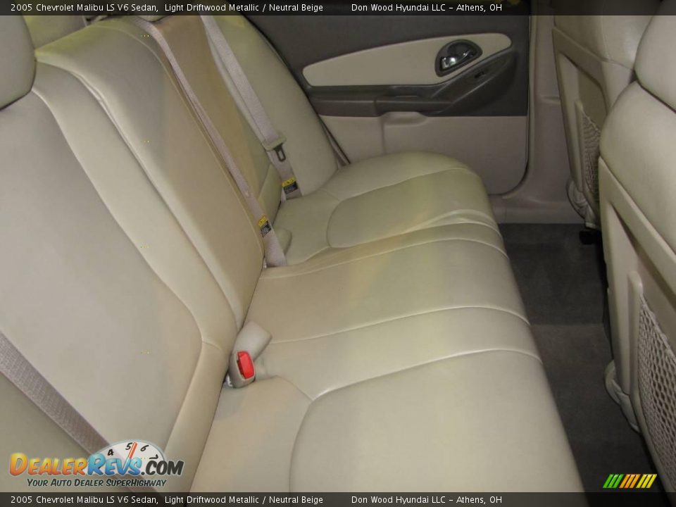 2005 Chevrolet Malibu LS V6 Sedan Light Driftwood Metallic / Neutral Beige Photo #12