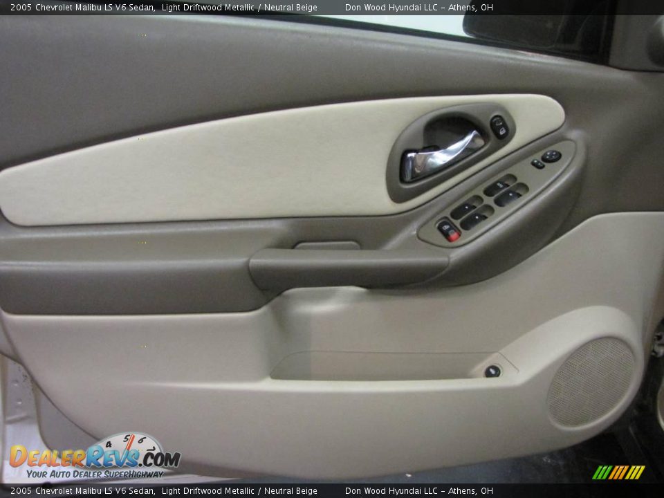 2005 Chevrolet Malibu LS V6 Sedan Light Driftwood Metallic / Neutral Beige Photo #13