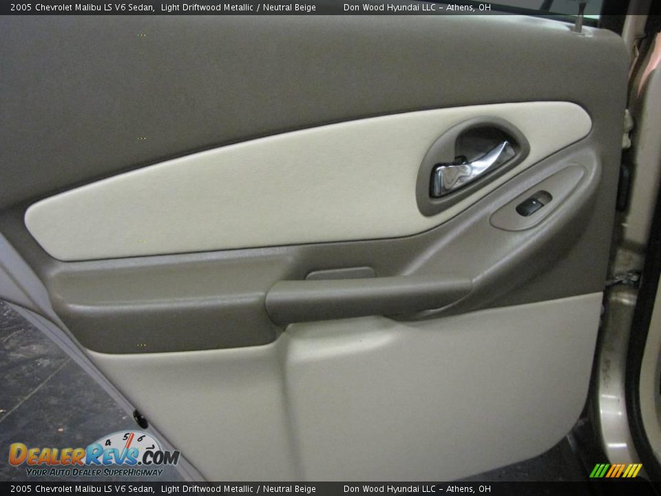 2005 Chevrolet Malibu LS V6 Sedan Light Driftwood Metallic / Neutral Beige Photo #15