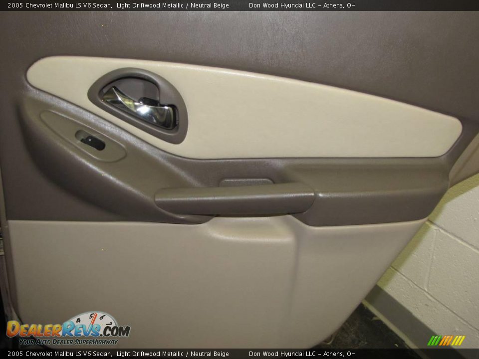 2005 Chevrolet Malibu LS V6 Sedan Light Driftwood Metallic / Neutral Beige Photo #16