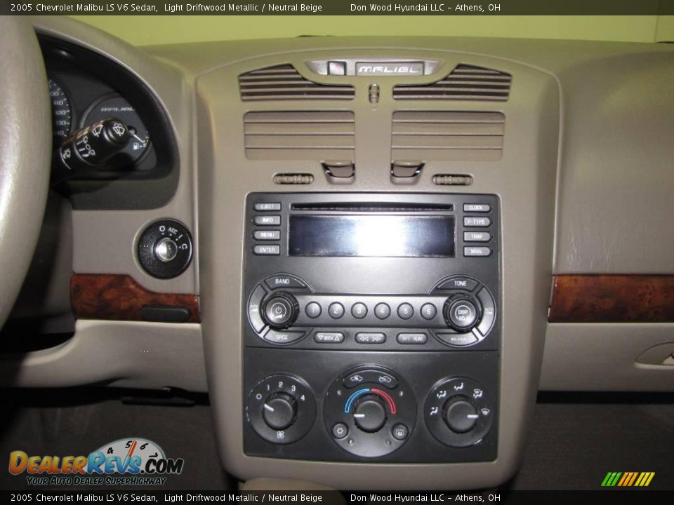 2005 Chevrolet Malibu LS V6 Sedan Light Driftwood Metallic / Neutral Beige Photo #17